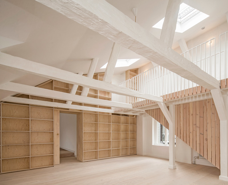 Ombyggnad allrum mot bokhylla av arkitekt Robert Sandell i Stockholm
